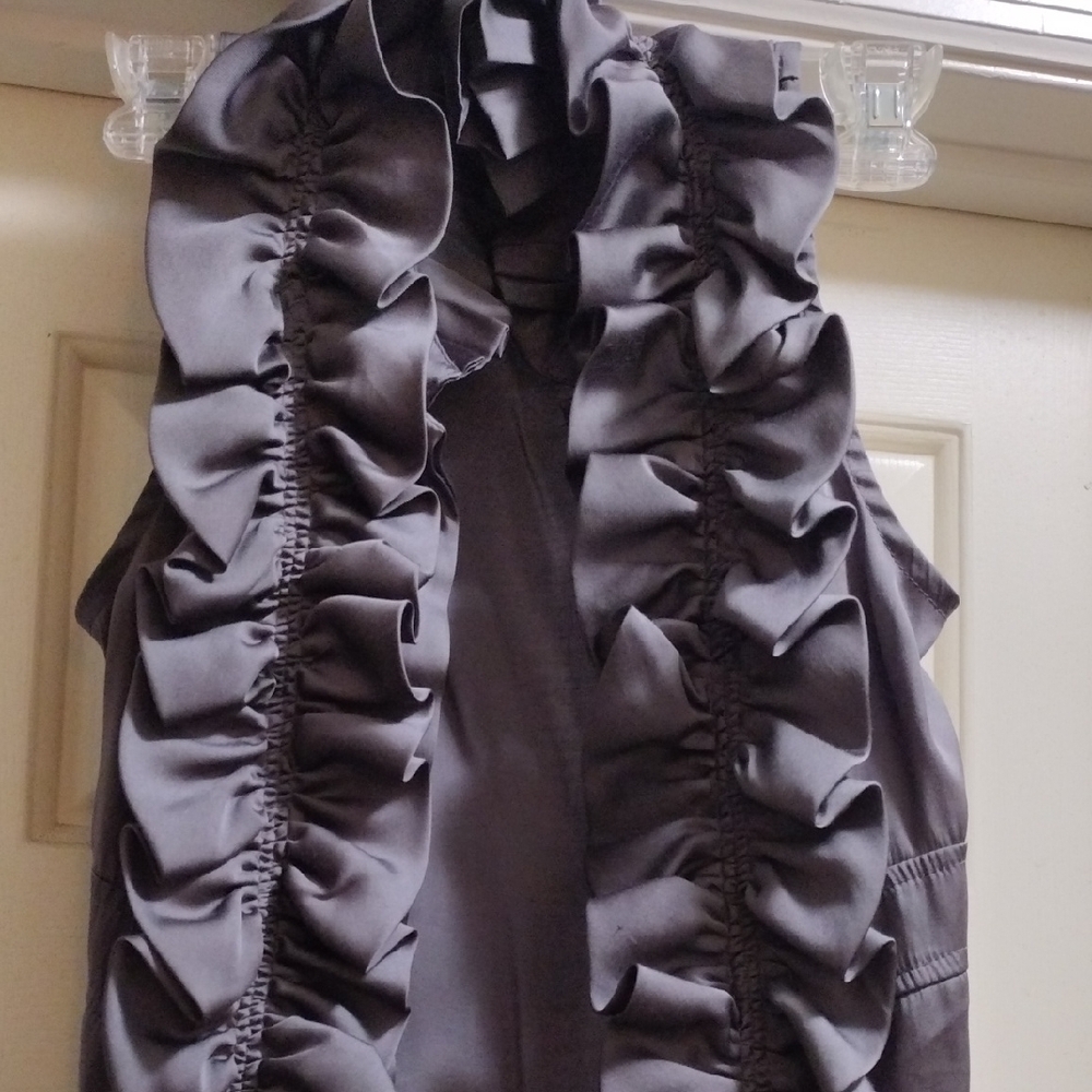 Elegant Gray Ruffled Sleeveless Blouse